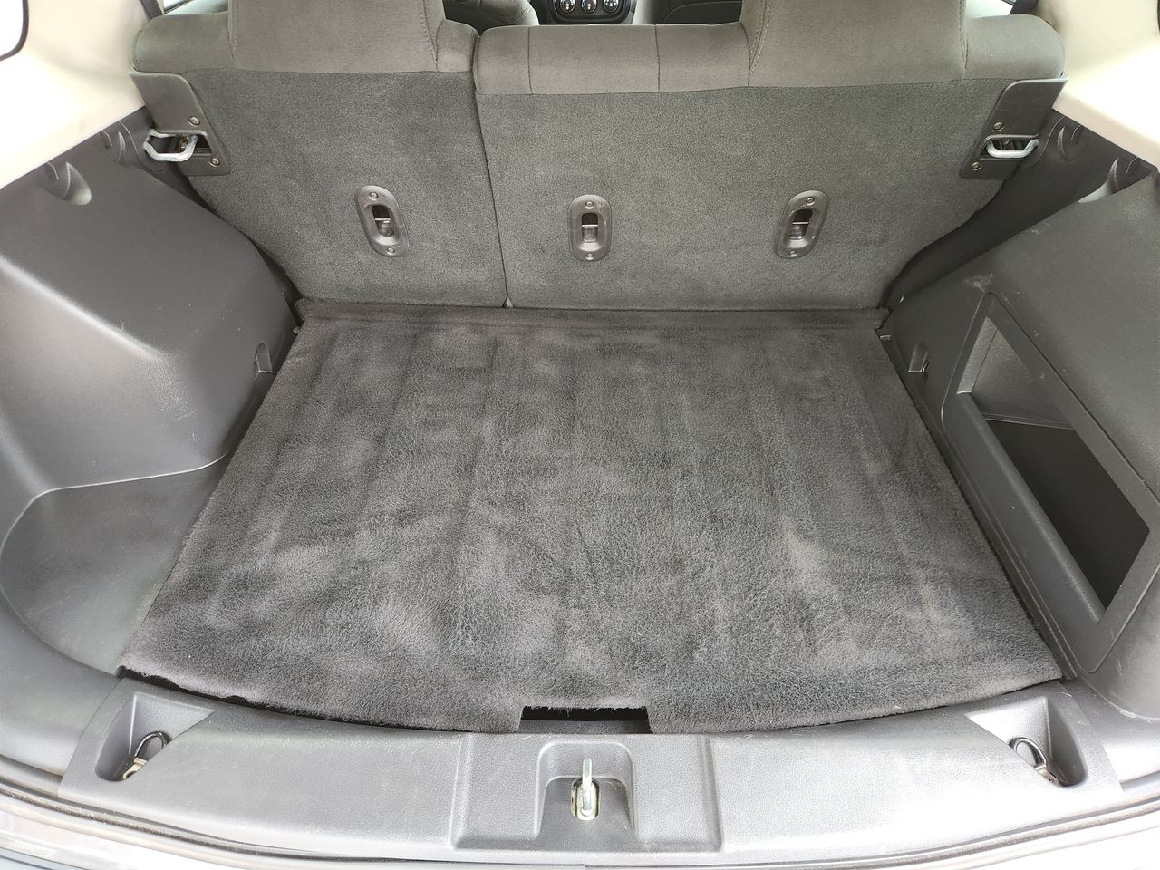 Used 2017 Granite Crystal Jeep Latitude image 28