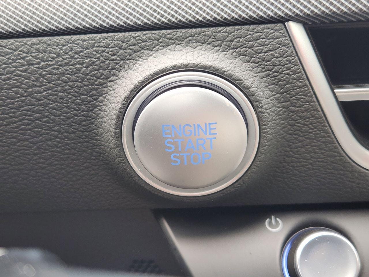 New 2026 T4A Silver Hyundai SEL Sport image 16