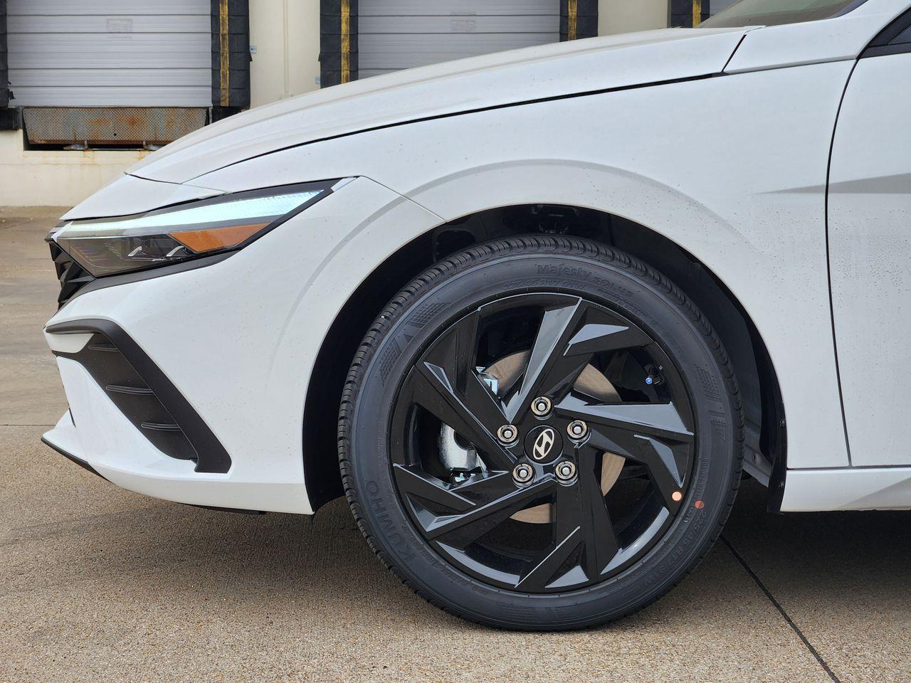 New 2026 W6H White Hyundai SEL Sport image 7