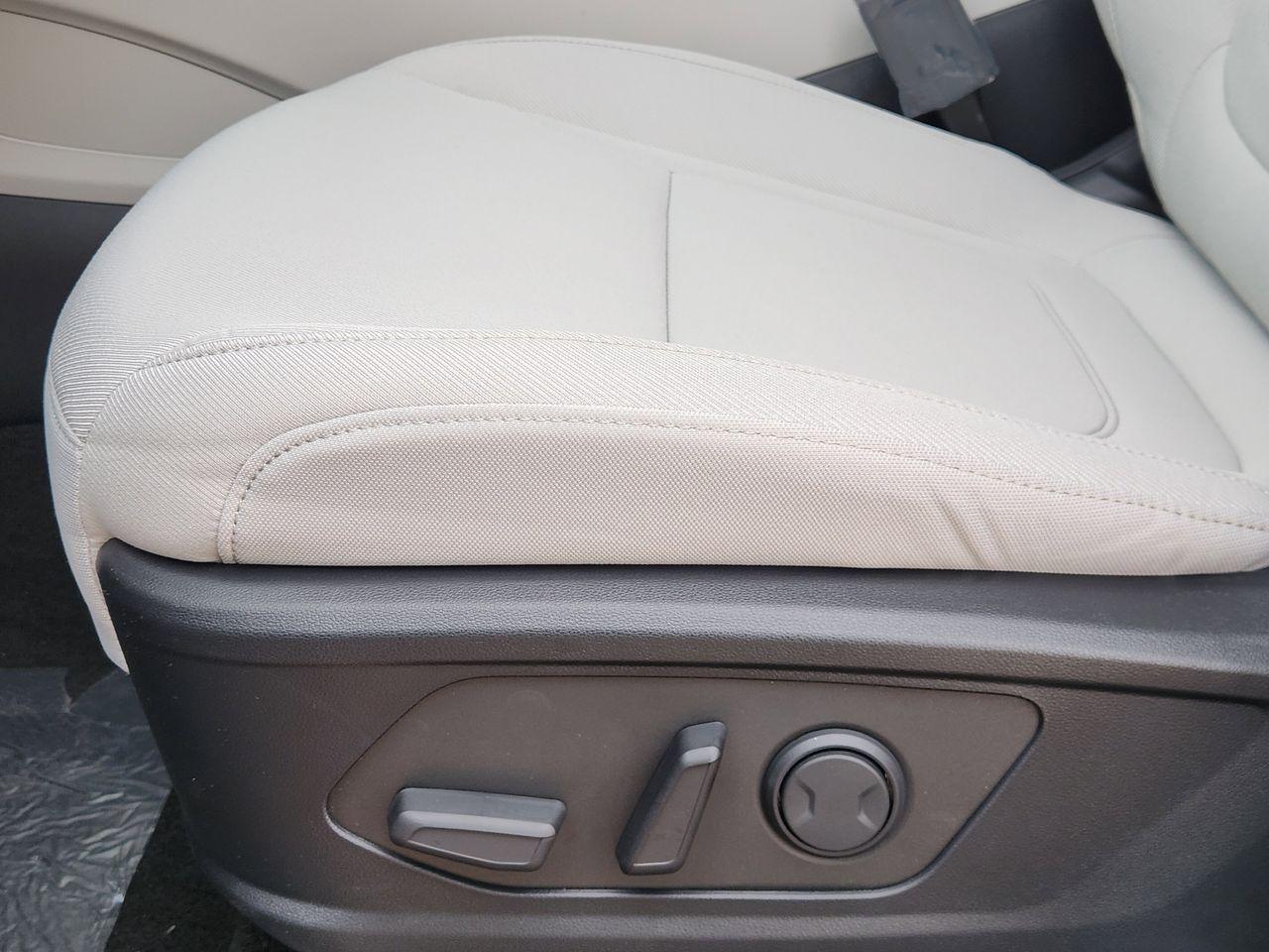 New 2026 R2T Silver Hyundai SEL FWD image 23