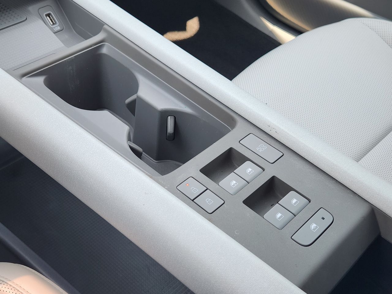 Used 2023 Digital Green Hyundai Limited image 17