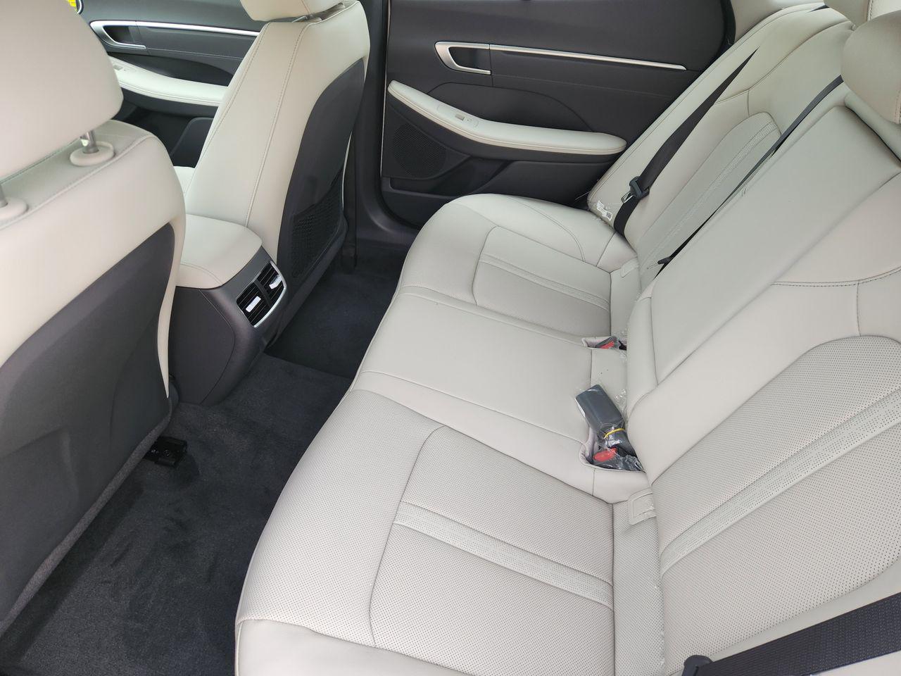 New 2026 W6H White Hyundai Limited image 32