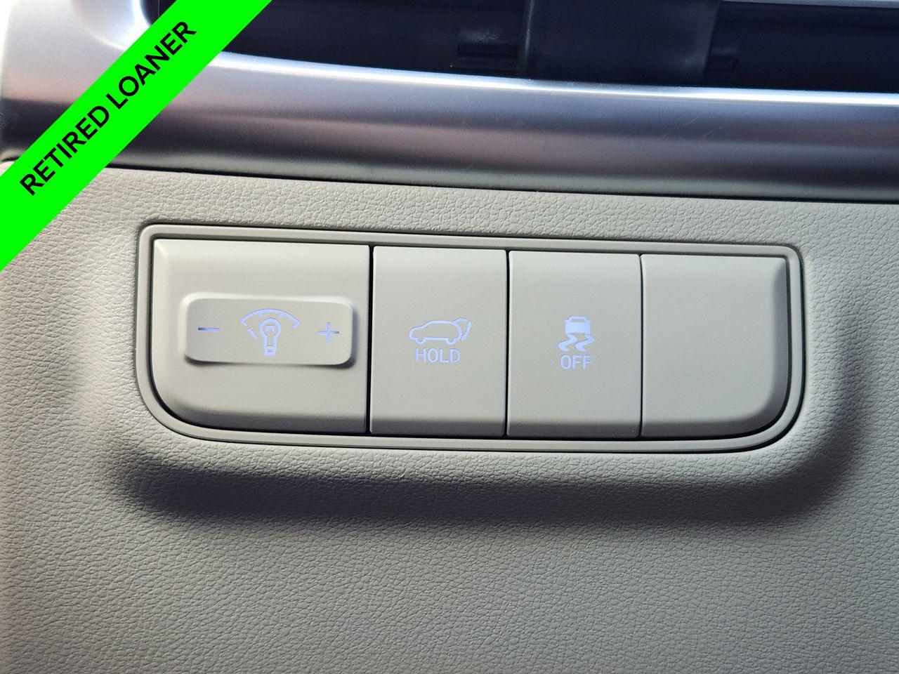 New 2025 Shimmering Silver Hyundai SEL FWD image 21