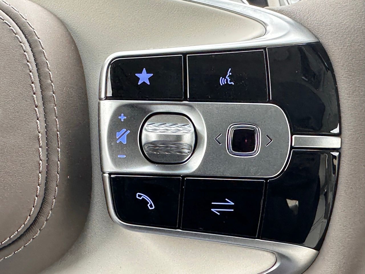 Used 2025 Vik Black Genesis 3.5T e-SC image 28