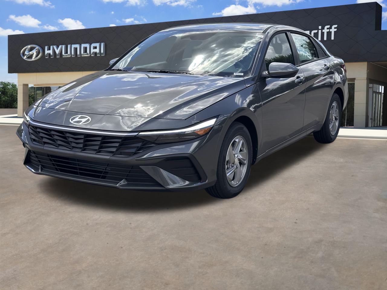 2025 Hyundai Elantra SE photo 2