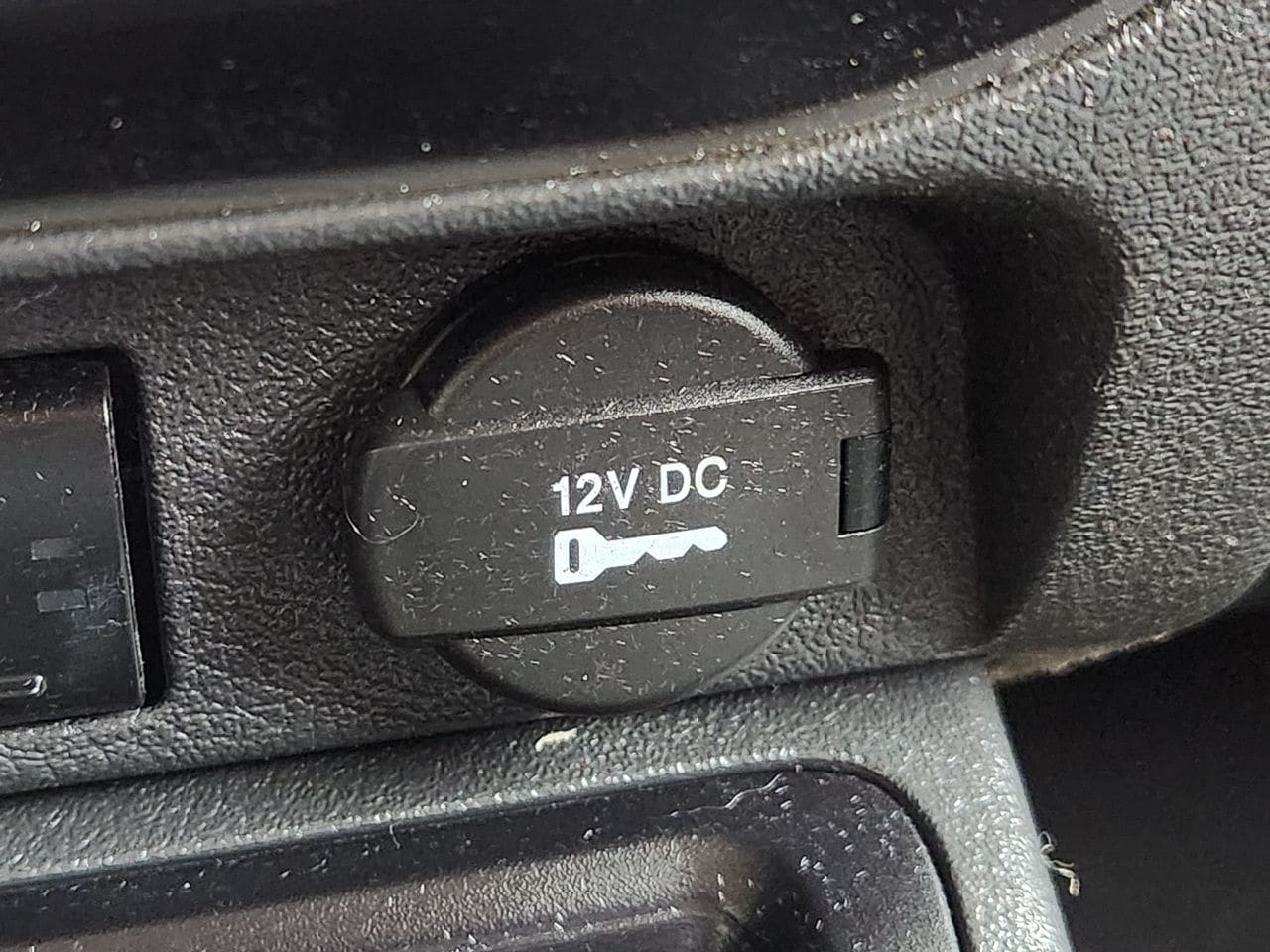 Used 2017 Granite Crystal Jeep Latitude image 30