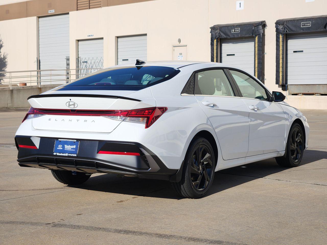 New 2026 Serenity White Hyundai SEL Sport image 4
