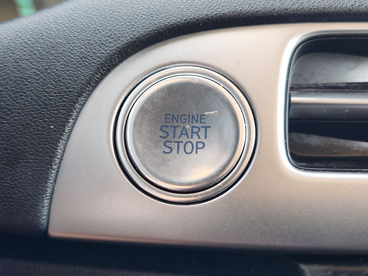 Used 2025 Hyper White Hyundai SEL image 19