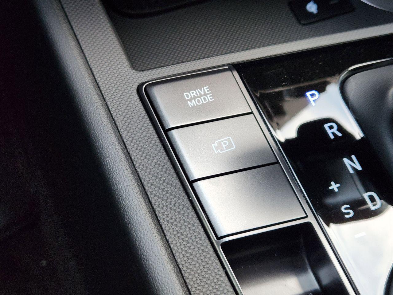 New 2026 W6H White Hyundai SEL Sport Premium image 18