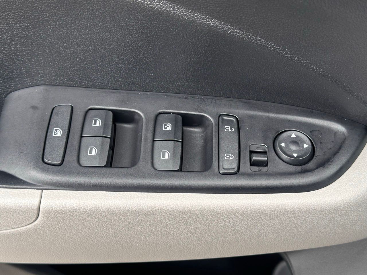 Certified Used 2025 Onyx Black Hyundai SEL image 25