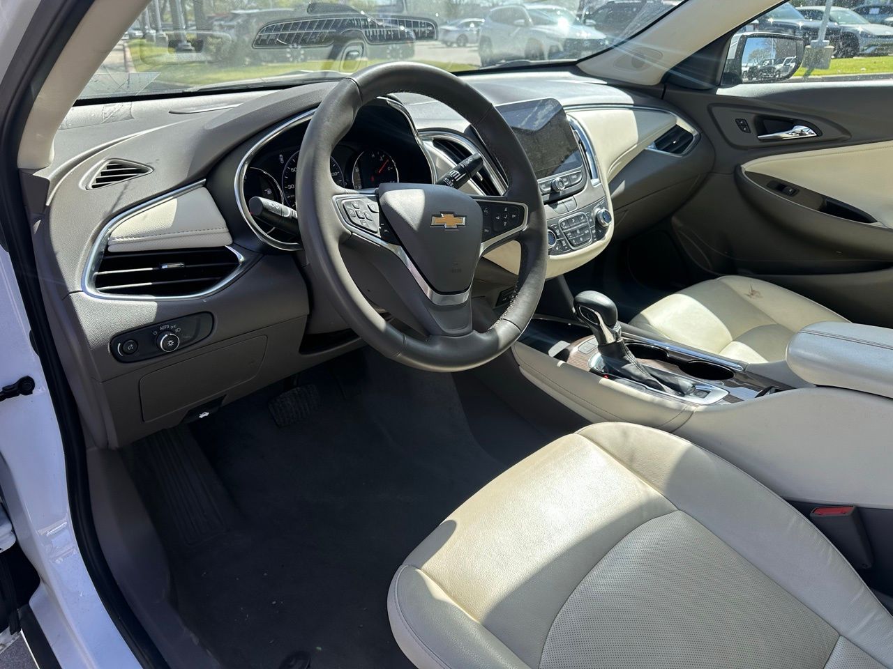 Used 2024 Summit White Chevrolet LT 2LT image 18