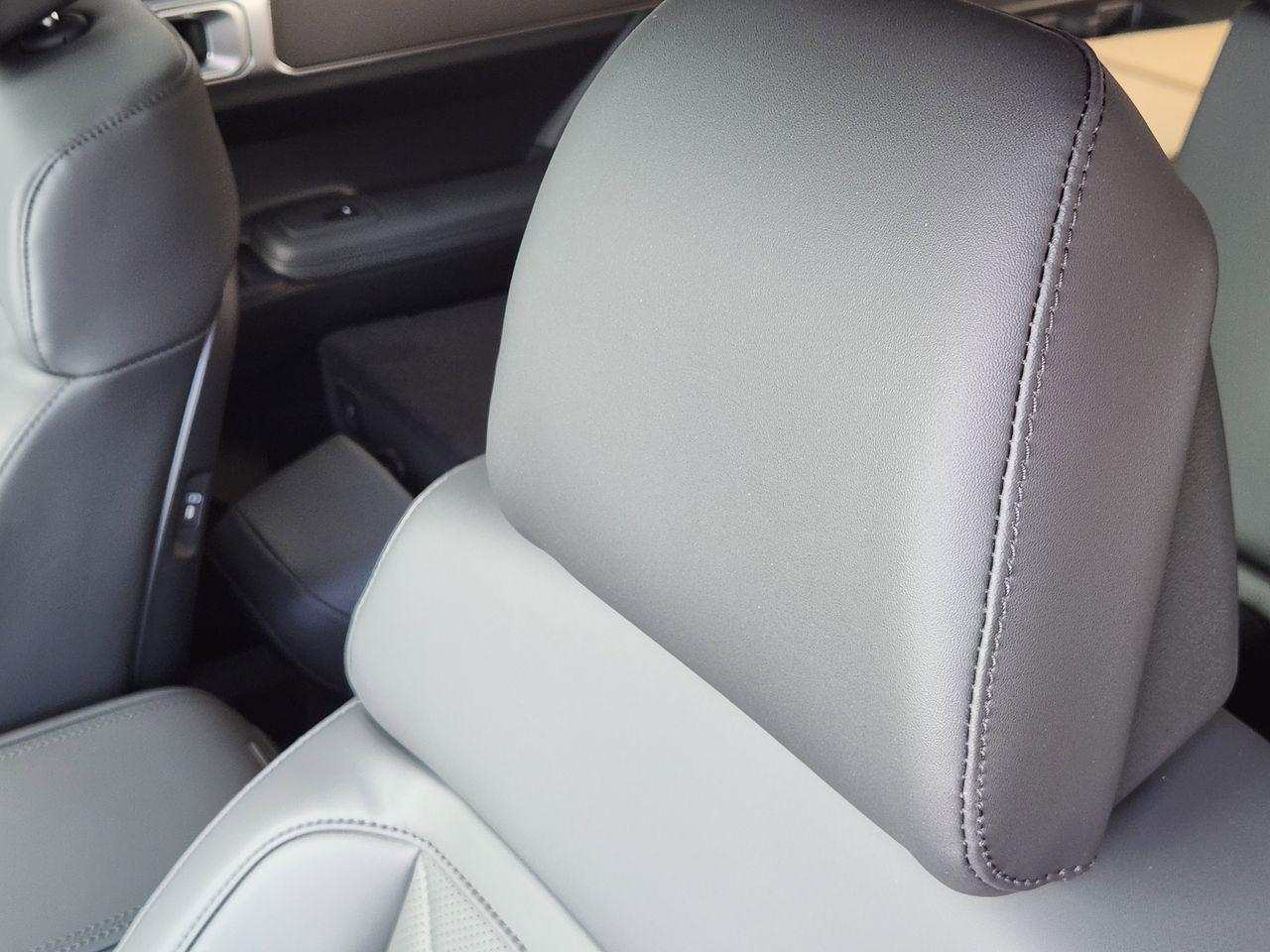 New 2026 R2P Red Hyundai SEL FWD image 11