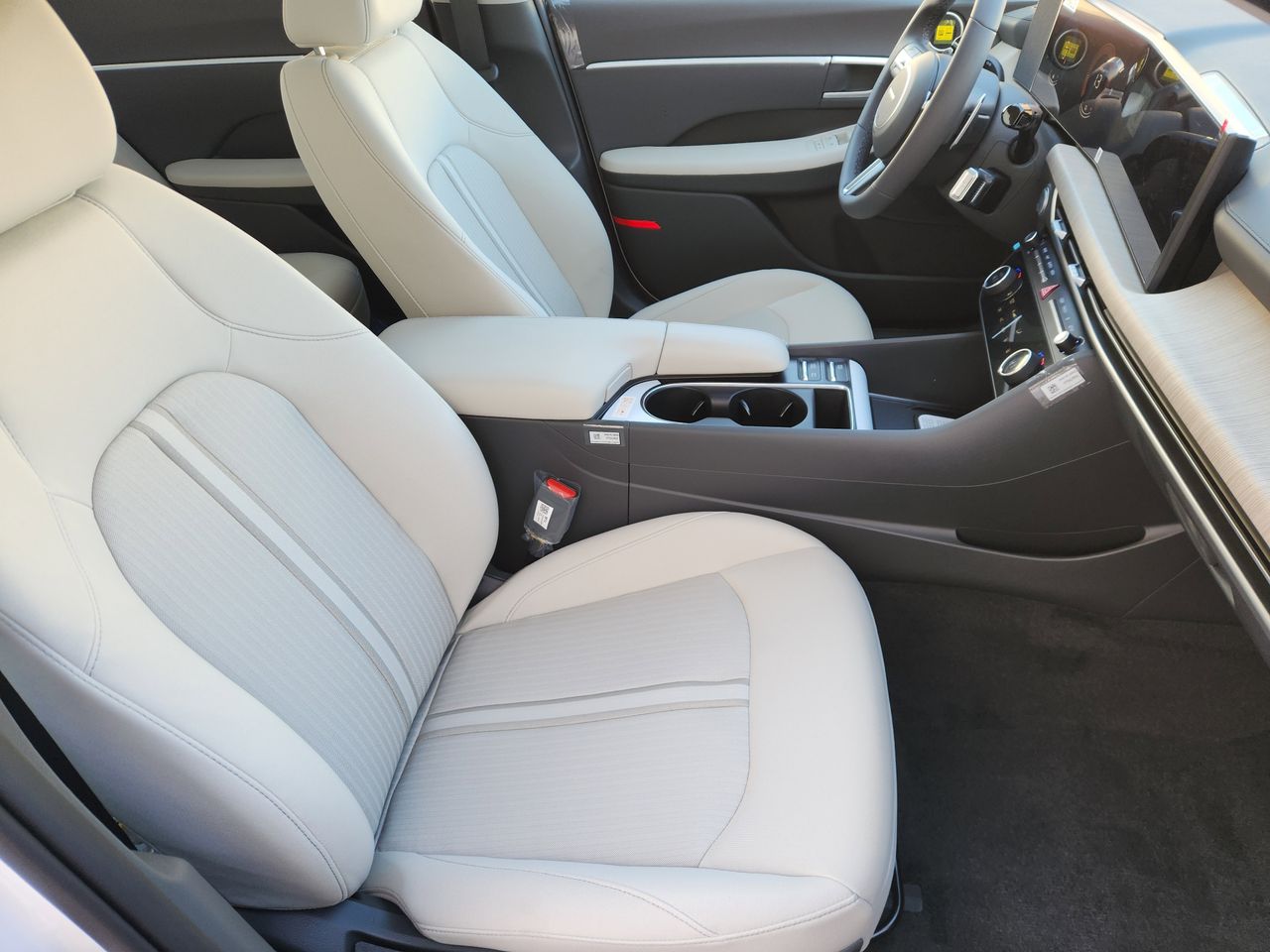 New 2026 W6H White Hyundai SEL image 10