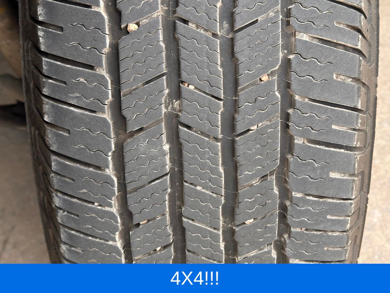 Used 2022 Summit White GMC AT4 image 3