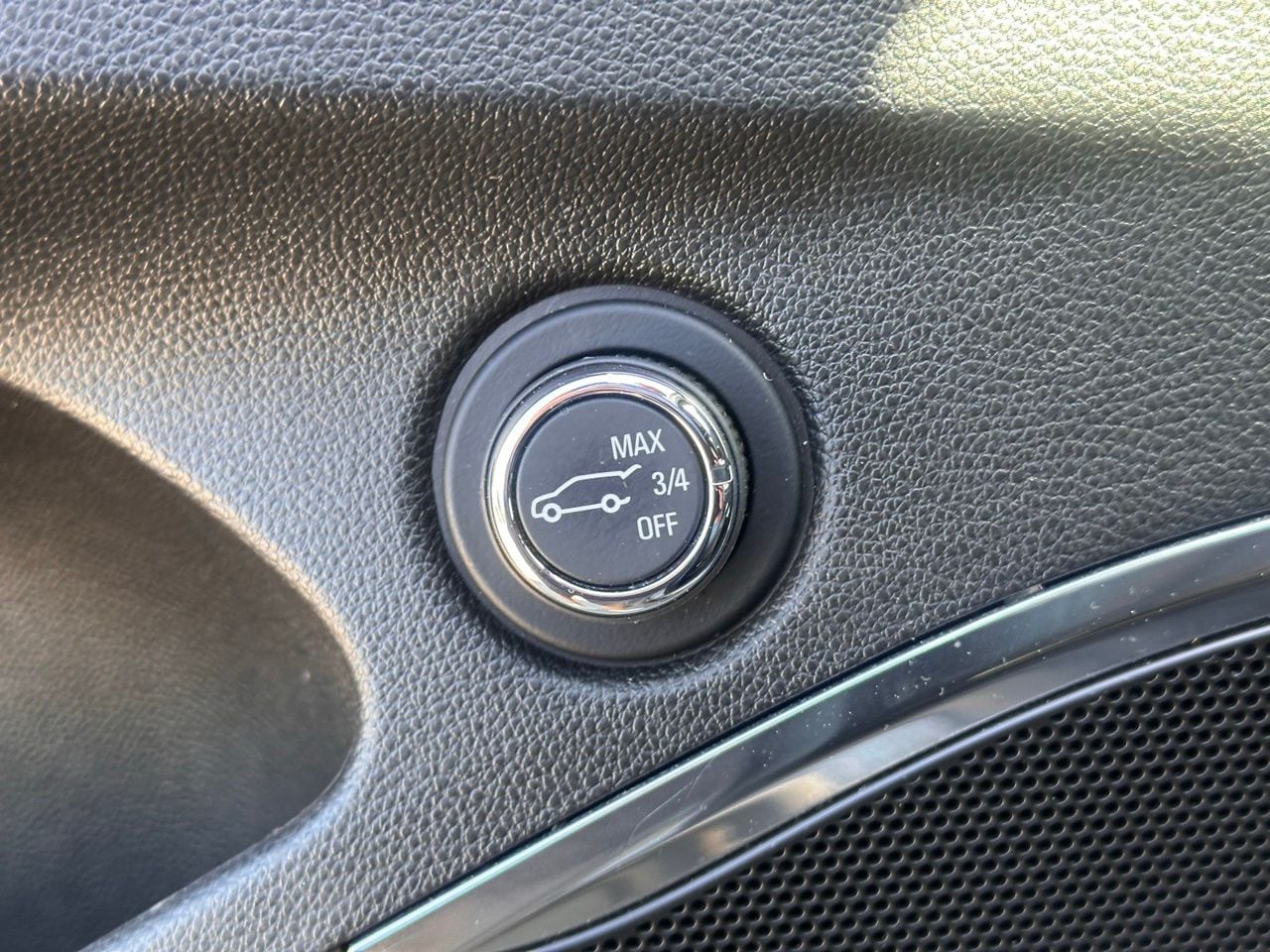 Used 2023 Moonstone Gray Buick Essence image 31