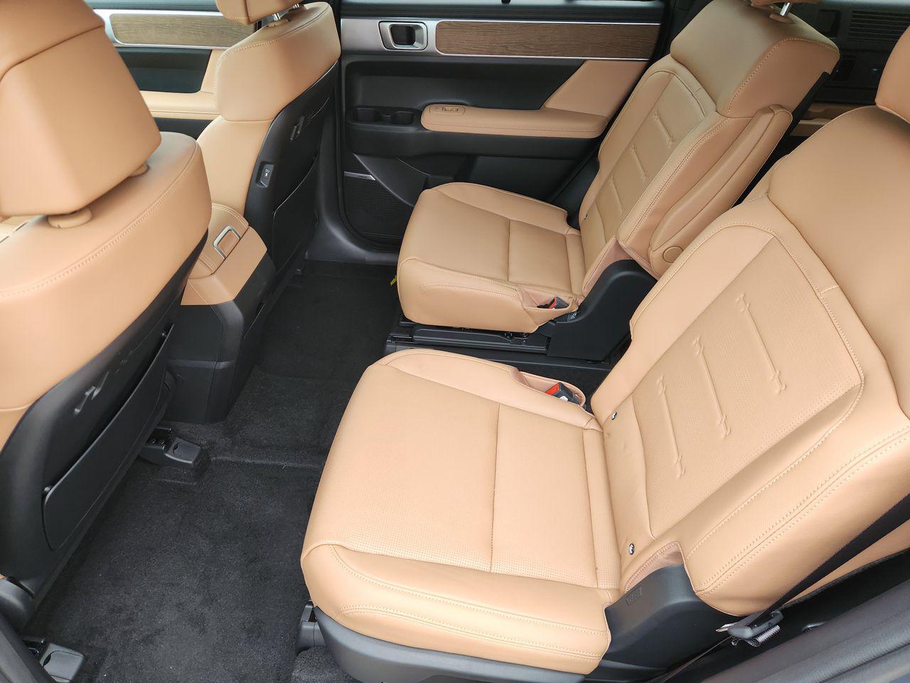 New 2026 PE2 Gray Hyundai Limited FWD image 30