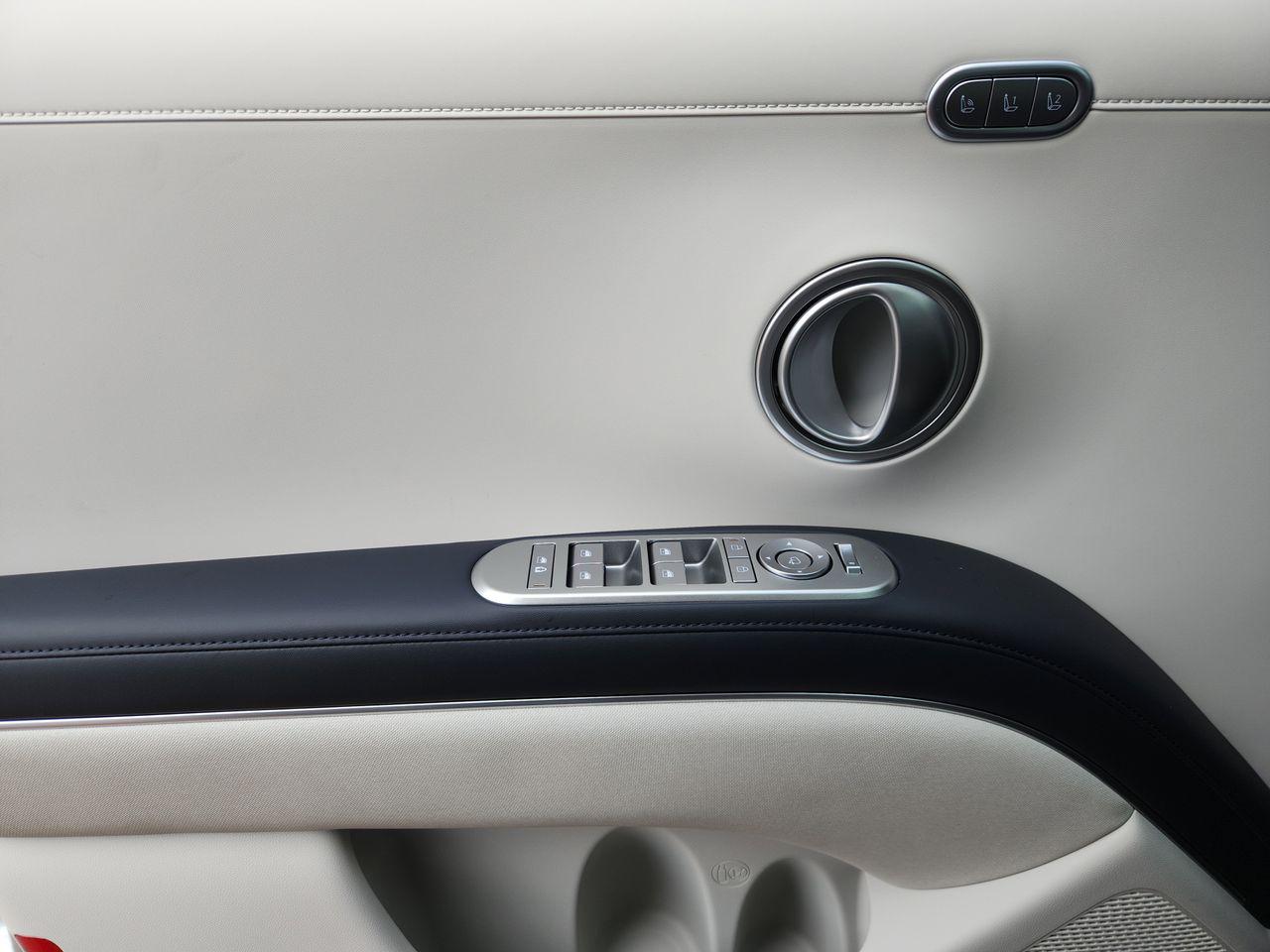 New 2026 T2X Silver Hyundai Calligraphy FWD image 22