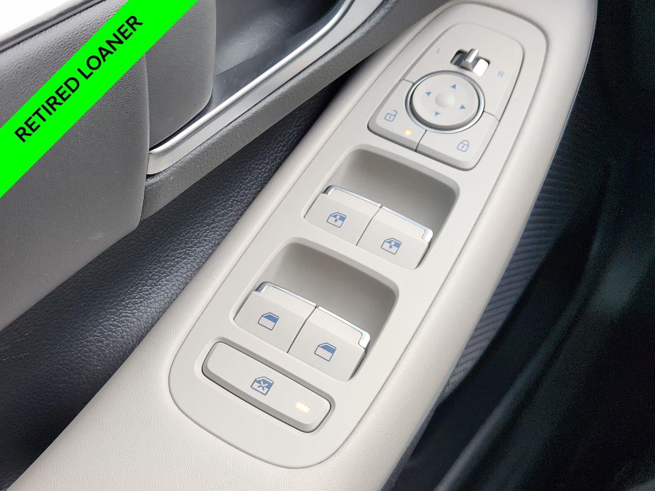 New 2025 T4A Silver Hyundai SEL Convenience image 23