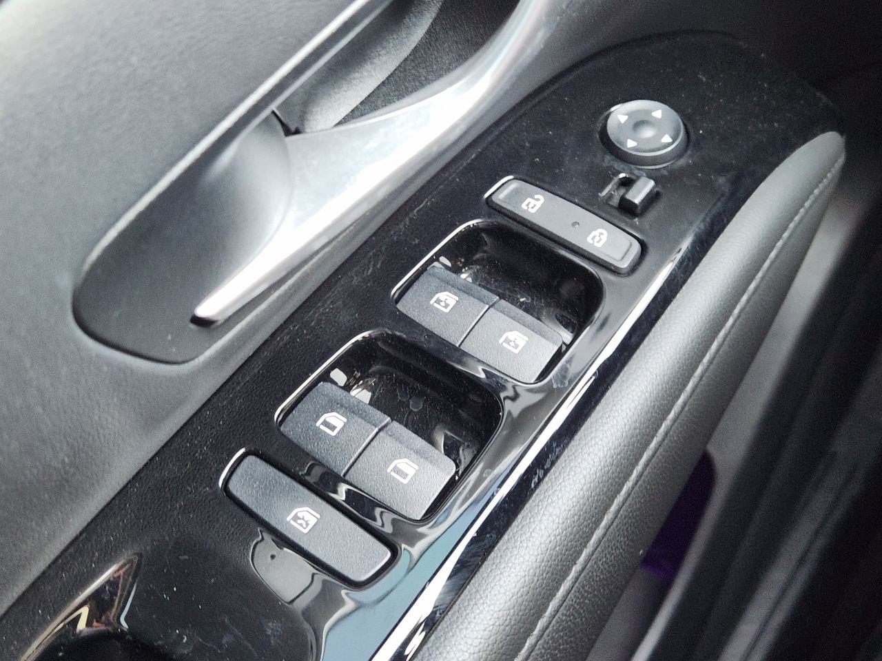 Used 2022 Phantom Black Hyundai SEL Convenience image 19