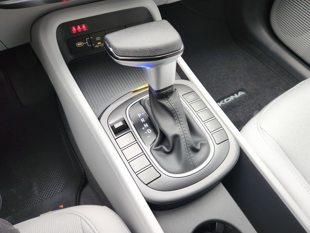 New 2026 SAW White Hyundai SE FWD image 17