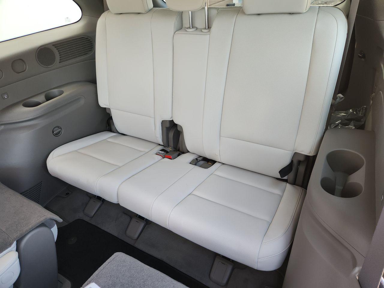 New 2027 Creamy White Pearl Hyundai Blue SEL 7P image 29