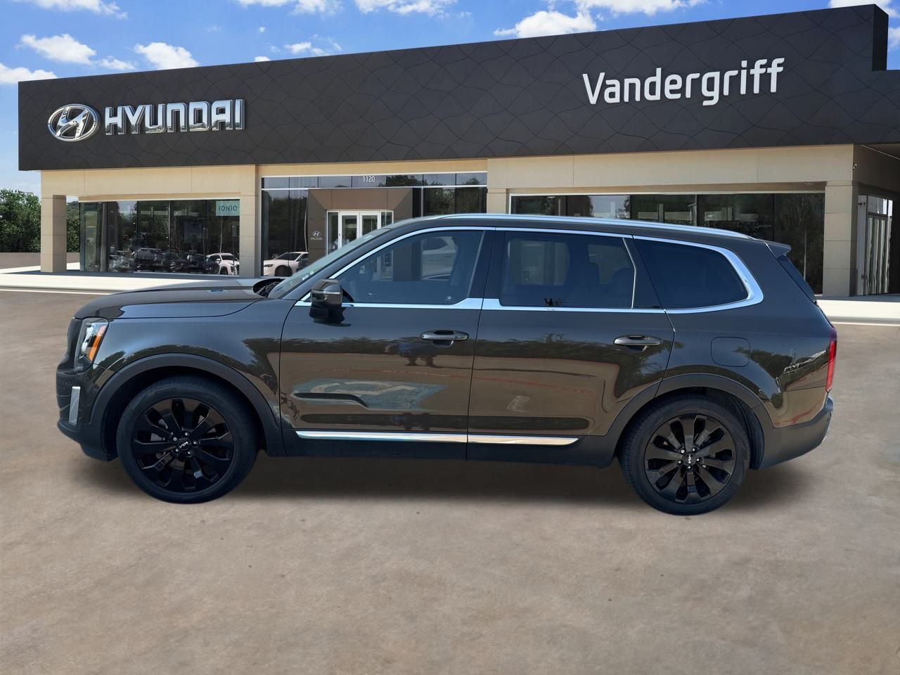 2022 Kia Telluride EX photo 2