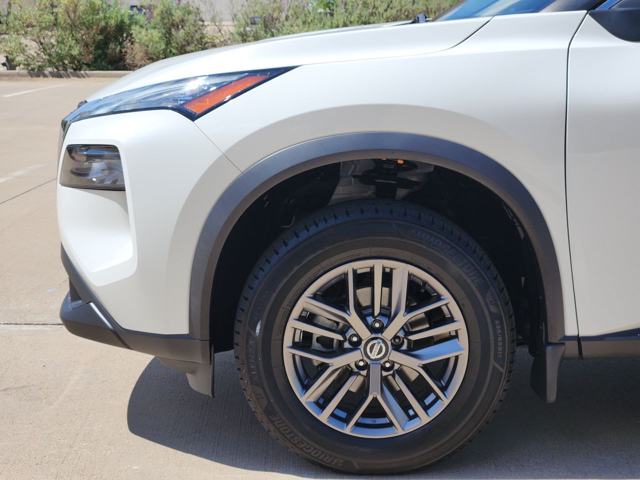 Used 2021 Glacier White Nissan S image 5