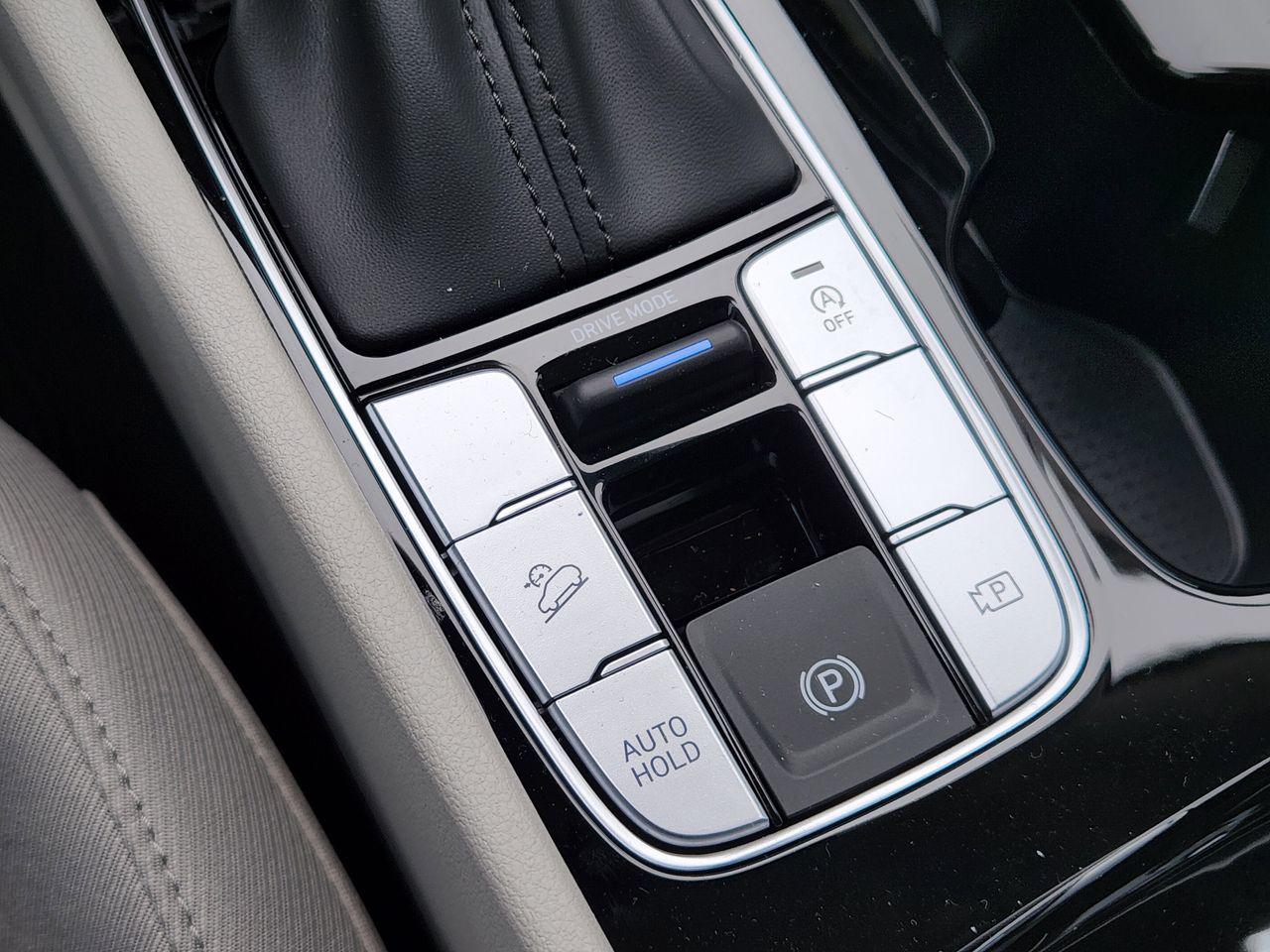 New 2026 W6H White Hyundai SEL FWD image 18