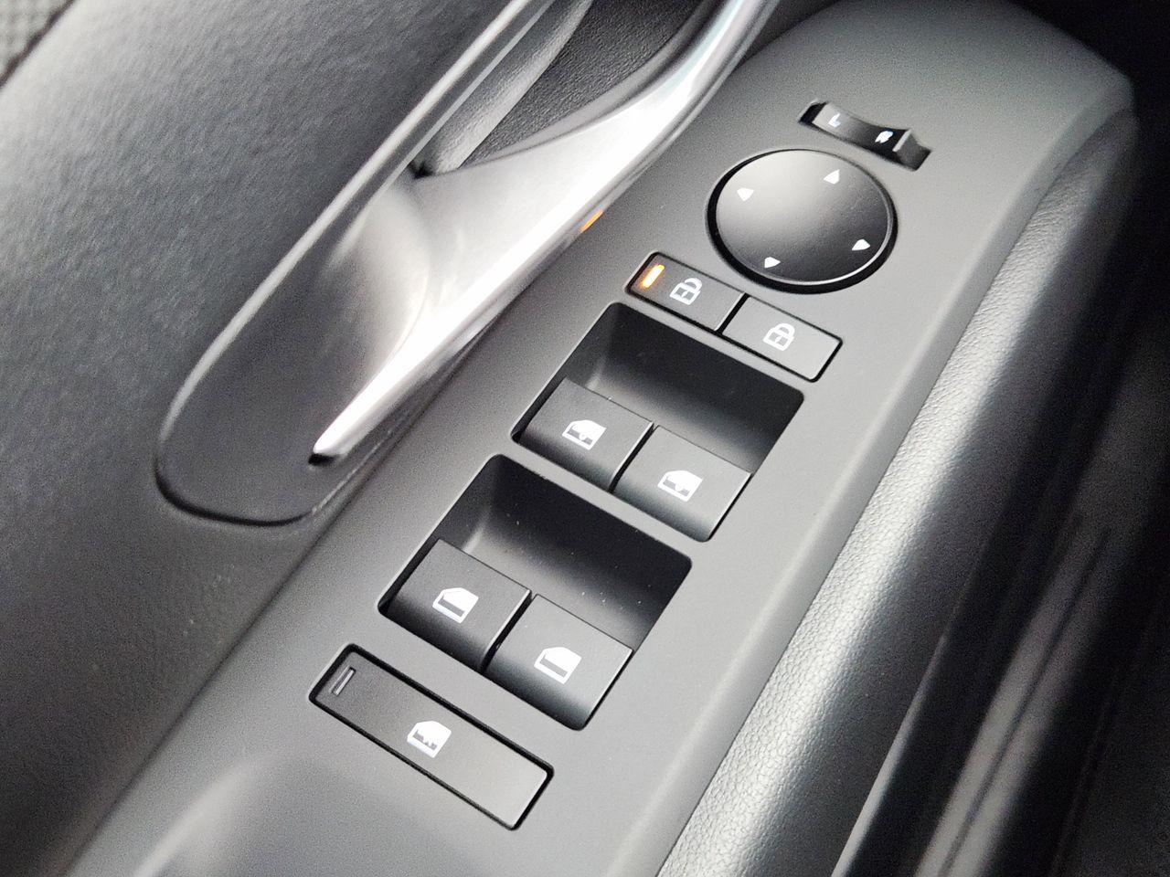 New 2026 SAW White Hyundai SEL FWD image 21