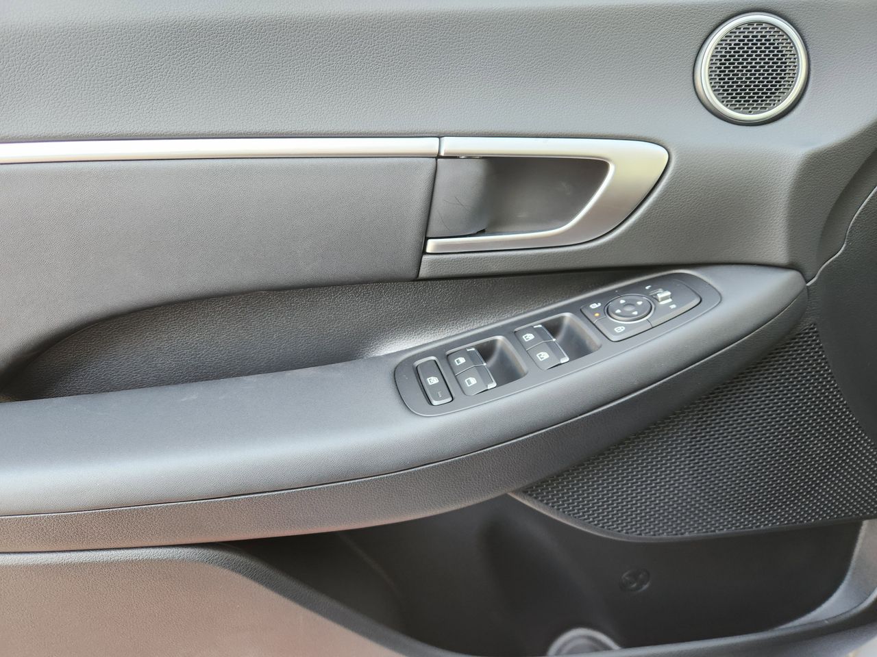 New 2026 T4A Silver Hyundai SEL Sport image 22