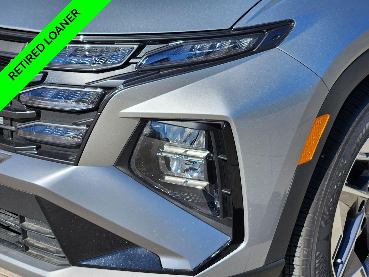 New 2025 Shimmering Silver Hyundai SEL FWD image 6