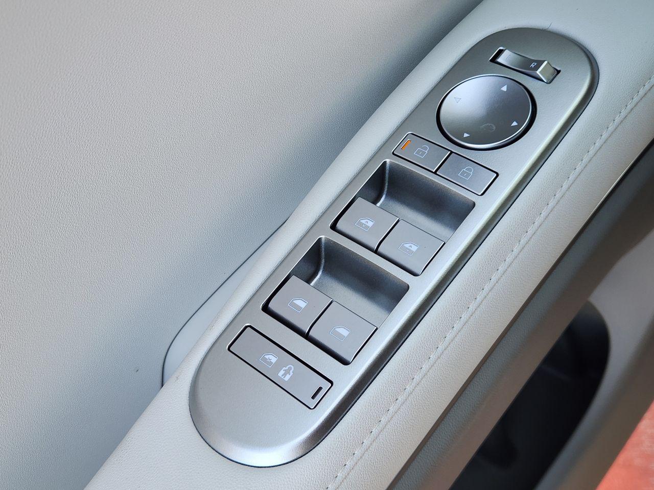 New 2027 Creamy White Pearl Hyundai SE FWD image 21