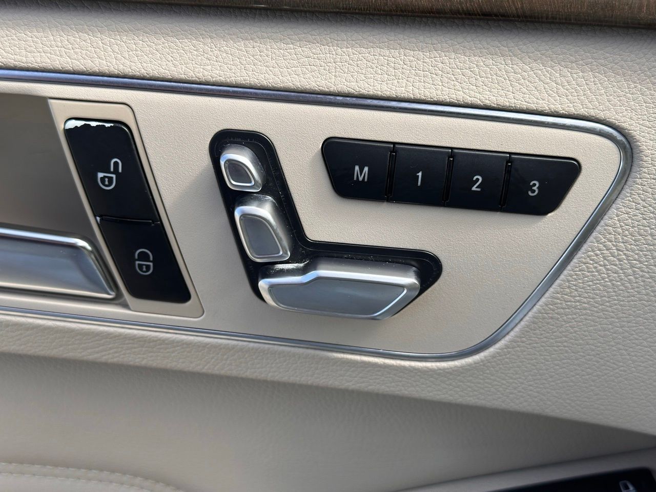 Used 2014 Polar White Mercedes-Benz E 350 4matic® image 27