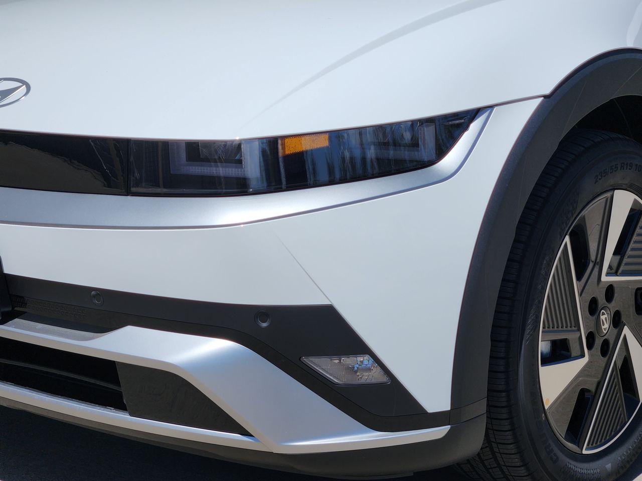 New 2027 SAW/White Hyundai SE image 6