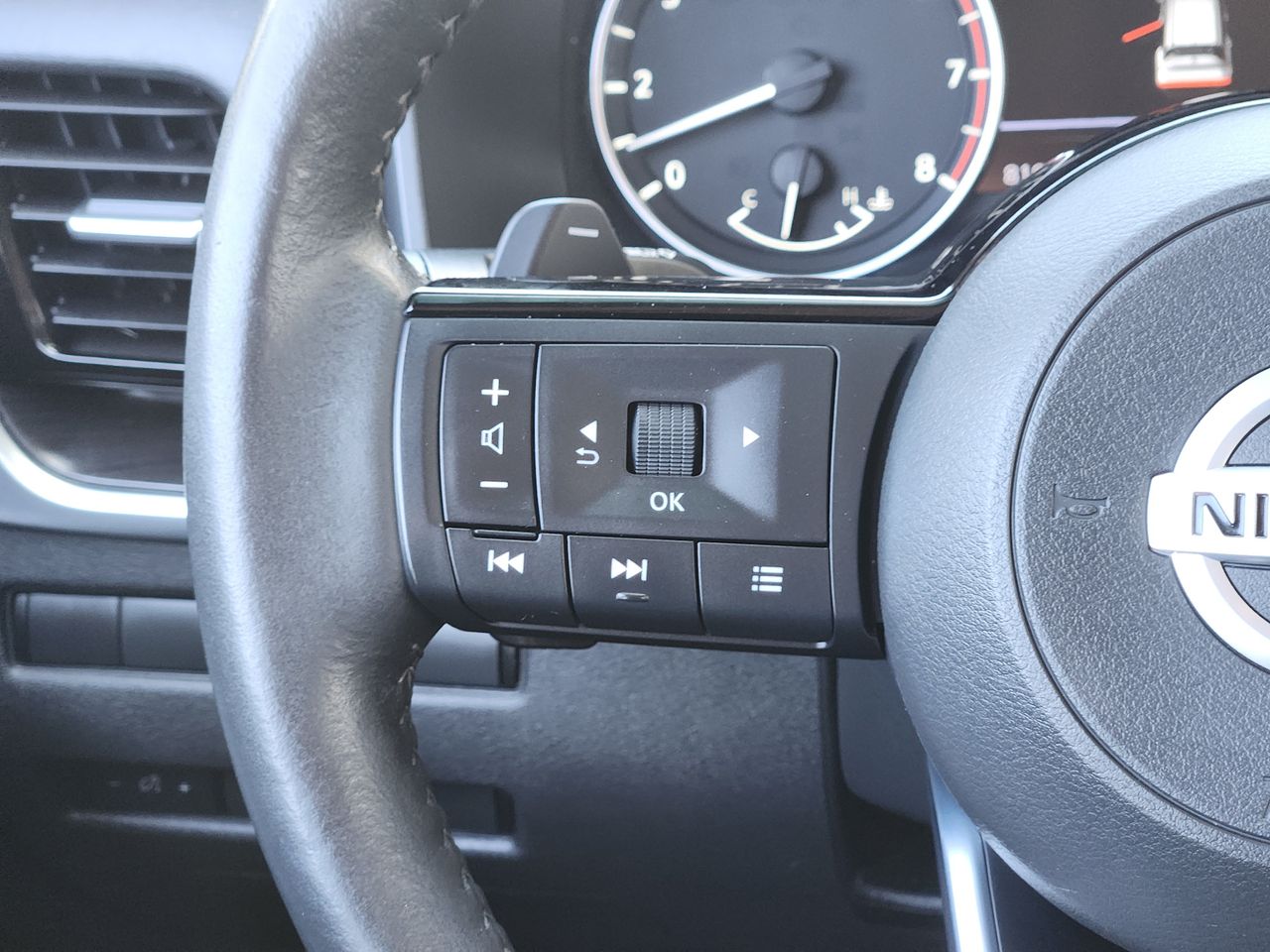 Used 2021 Boulder Gray Pearl Nissan SL image 26