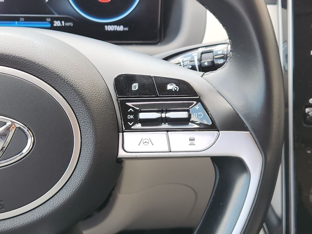 Used 2022 Amazon Gray Hyundai SEL image 27