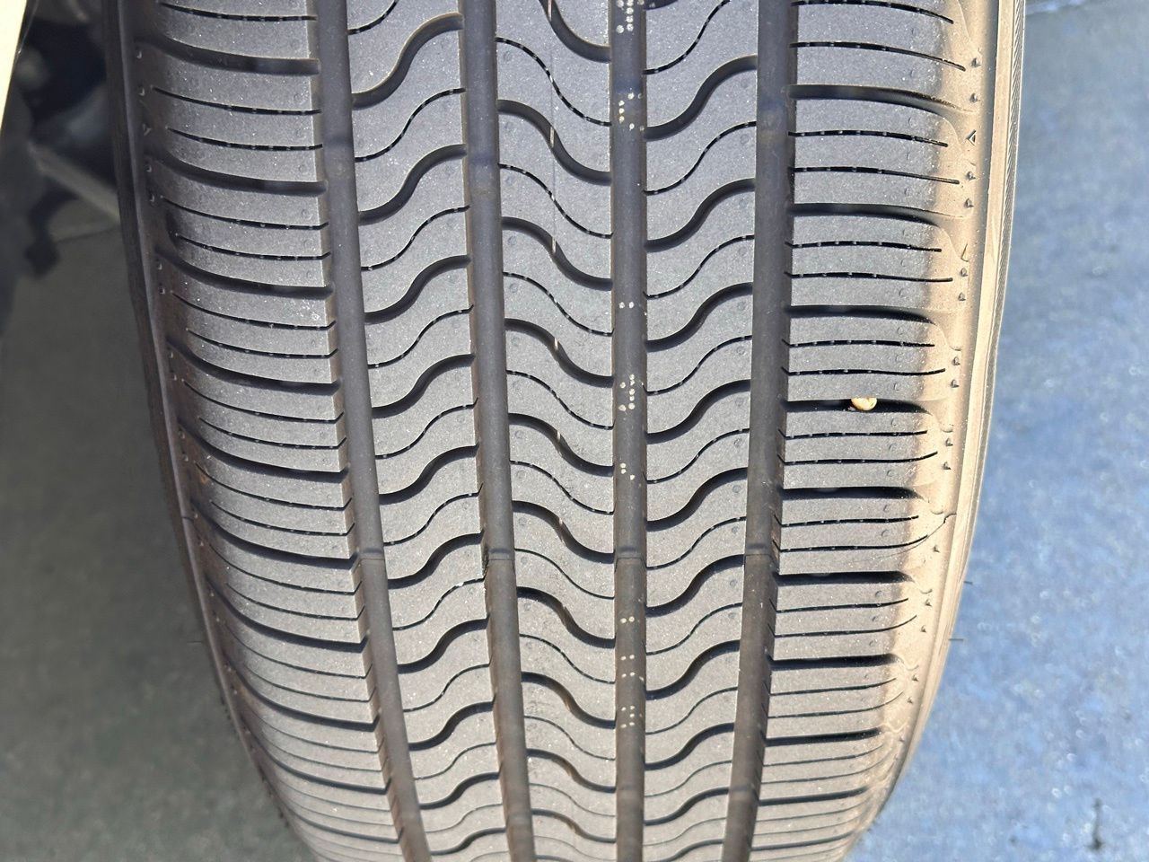 Used 2021 Gun Metallic Nissan 2.5 SV image 3