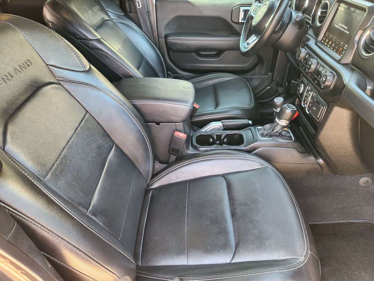 Used 2022 Granite Crystal Jeep Overland image 11