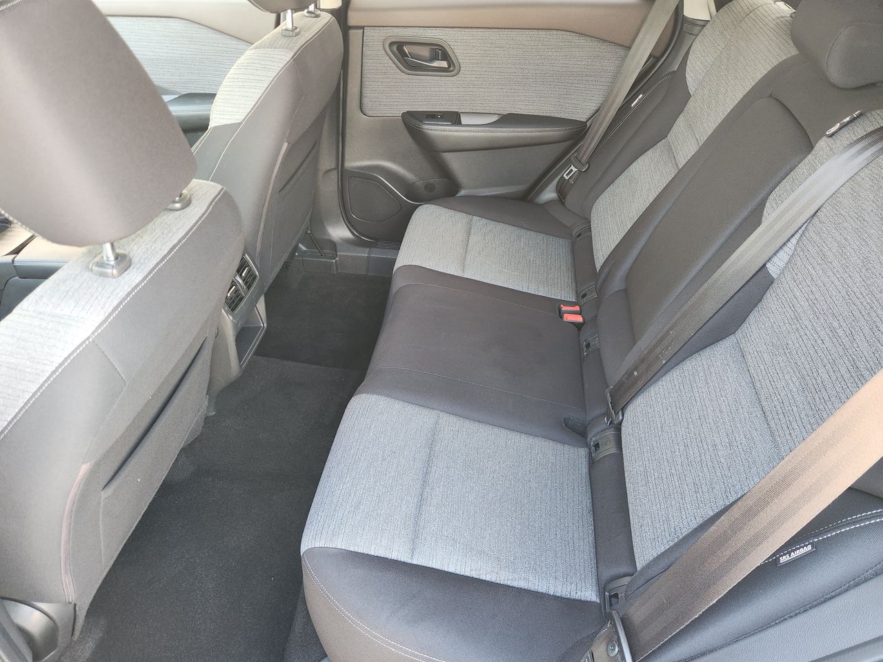 Used 2021 Glacier White Nissan S image 26