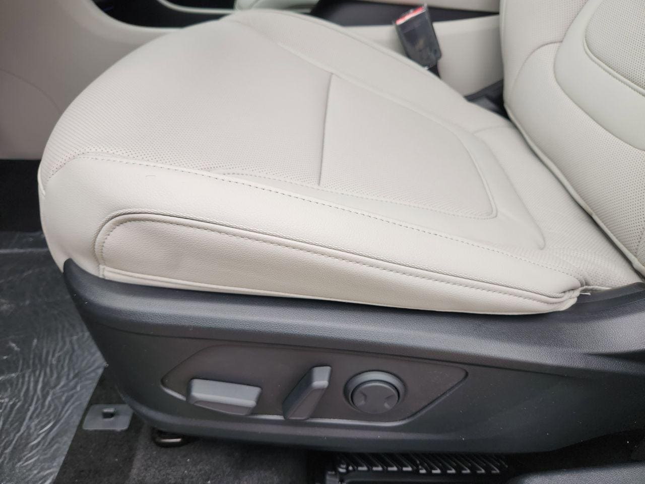 New 2026 W6H White Hyundai Limited FWD image 22