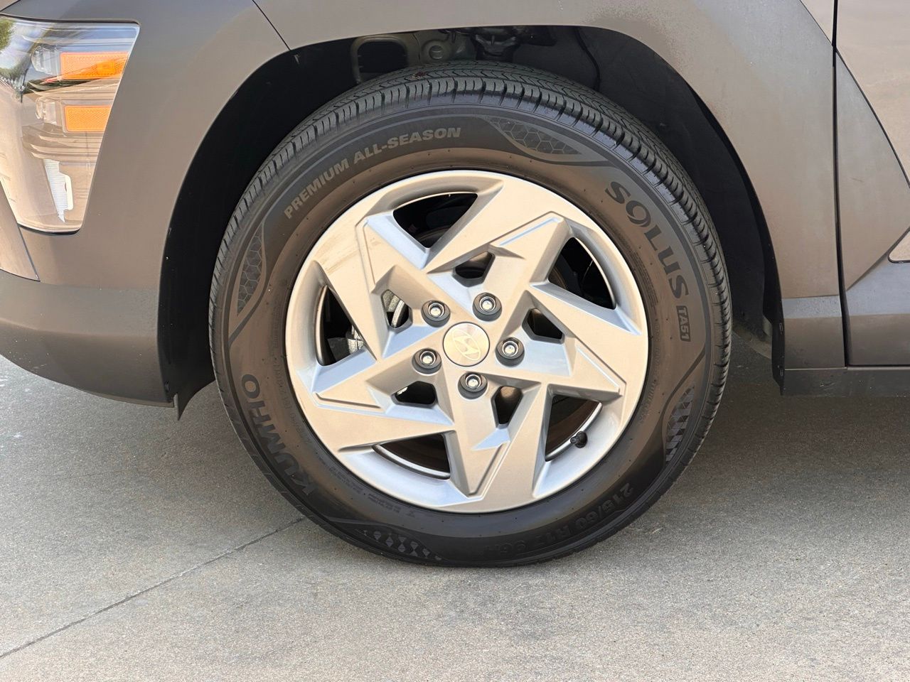 Certified Used 2024 Denim Blue Pearl Hyundai SE image 7