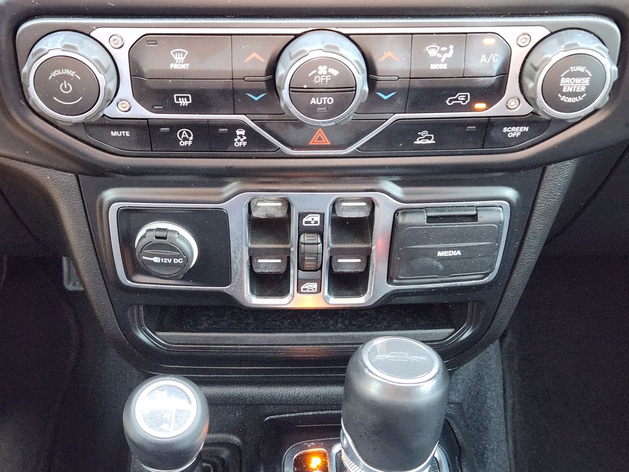 Used 2022 Granite Crystal Jeep Overland image 16
