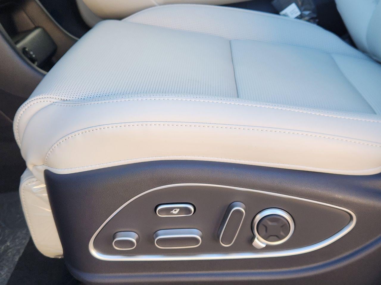 New 2026 T2X Silver Hyundai Calligraphy FWD image 23