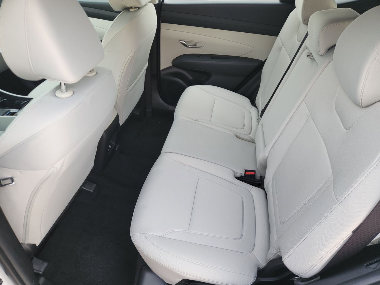 New 2026 W6H White Hyundai SE FWD image 28