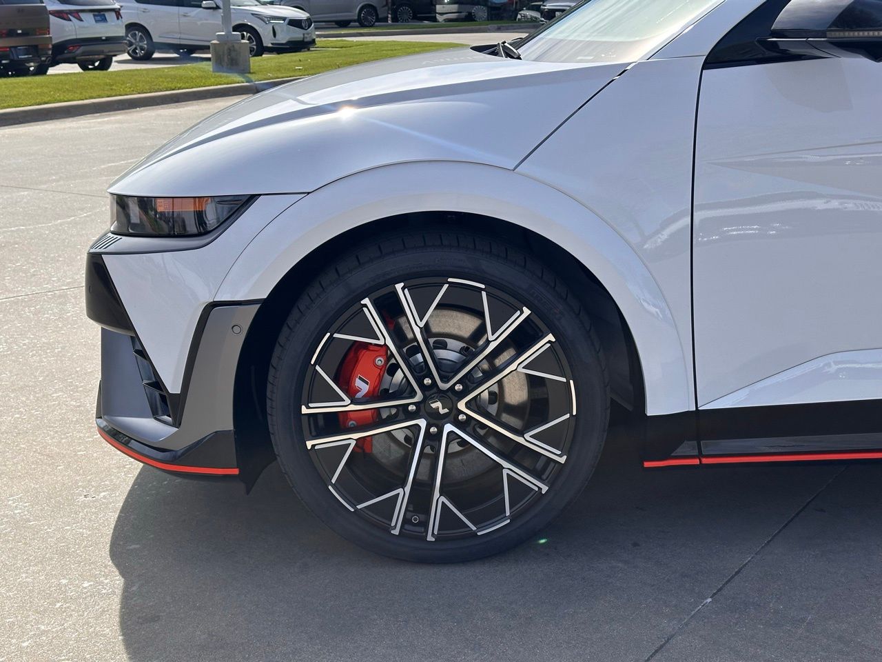 Used 2025 Atlas White Hyundai Base image 6