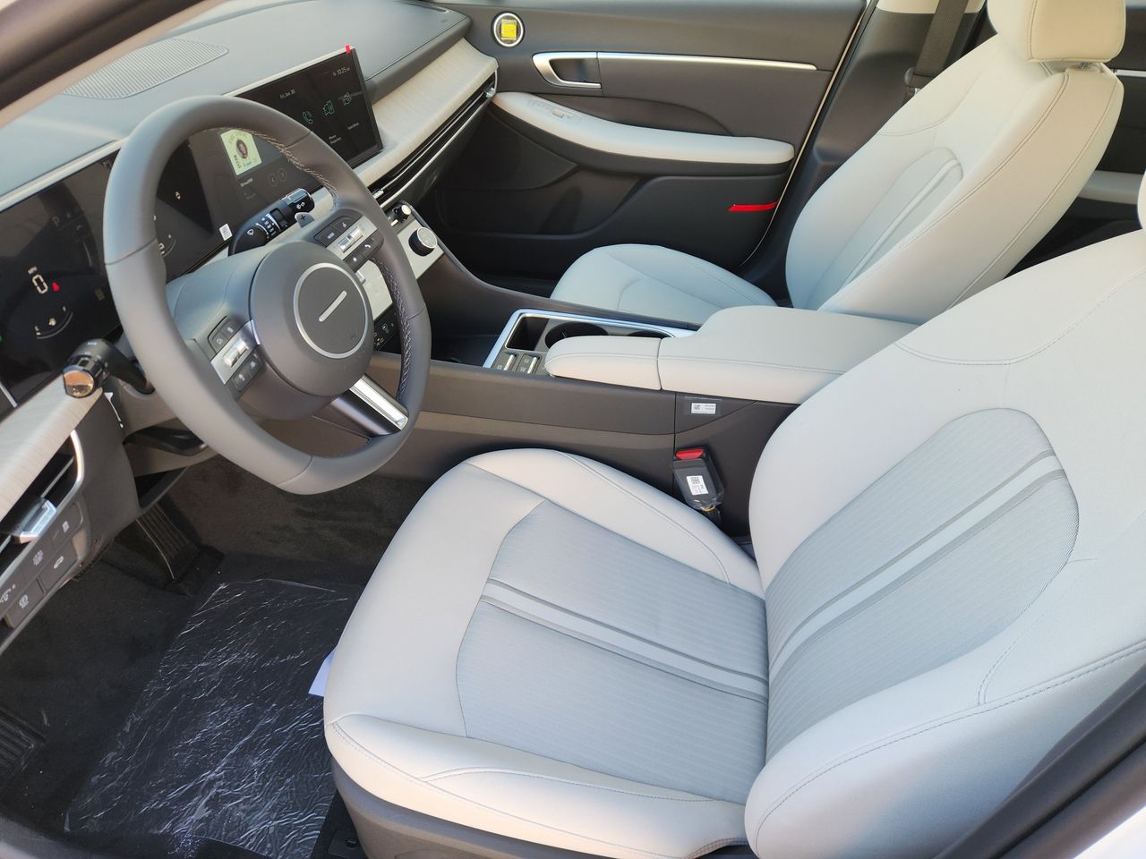 New 2026 W6H White Hyundai SEL image 9