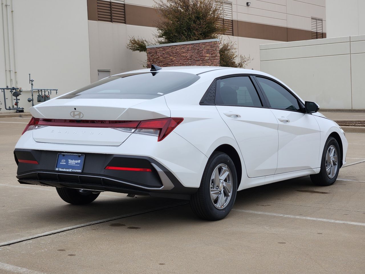 New 2026 W6H White Hyundai SE image 4