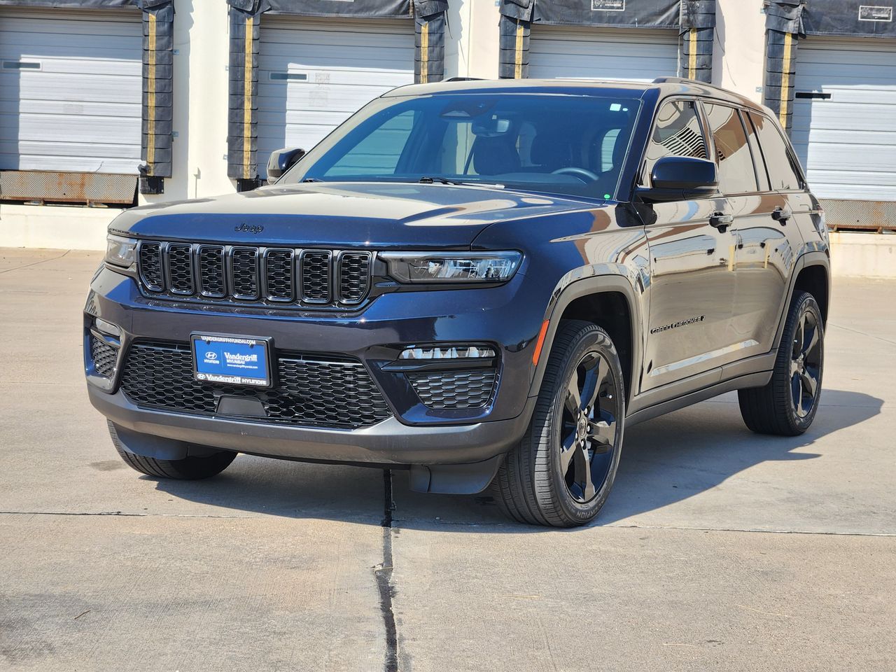 Used 2024 Midnight Sky Jeep Limited image 2