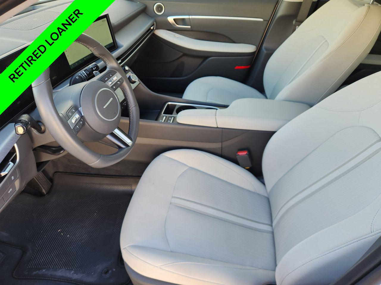 New 2025 W6H White Hyundai SEL Convenience image 10