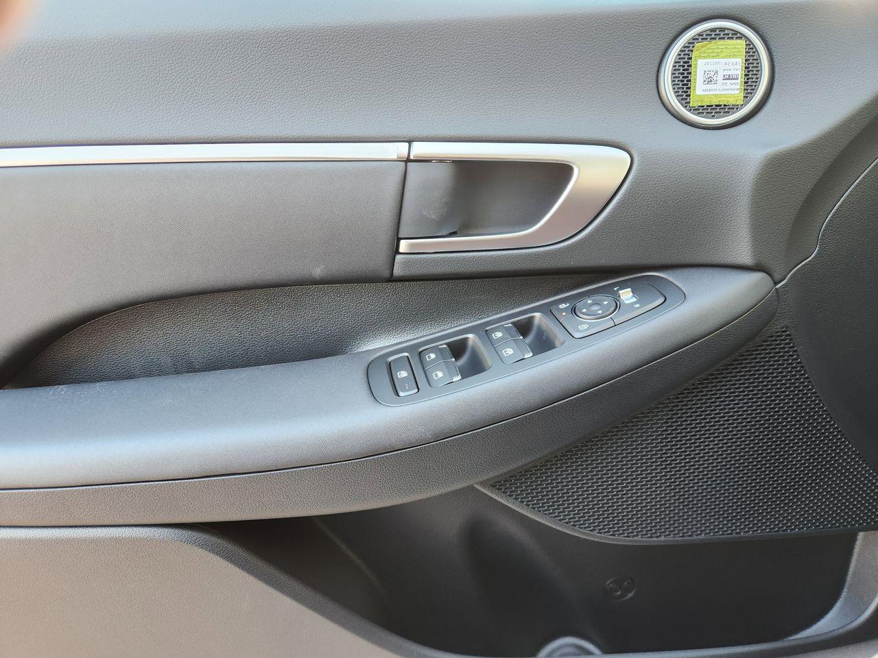 New 2026 W6H White Hyundai SEL Sport image 23